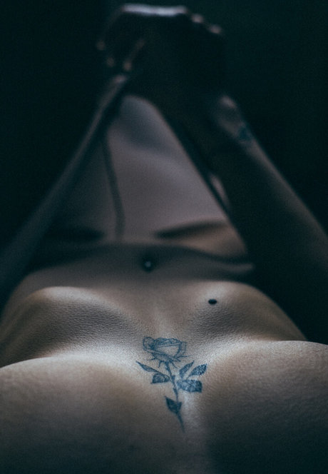 Lara Arluni ヌード女優 ギャラリー