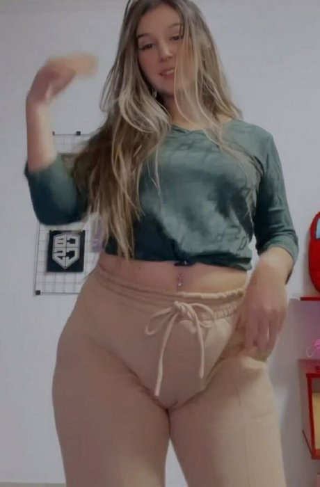 Carolzinha SG エロティック女優 ギャラリー