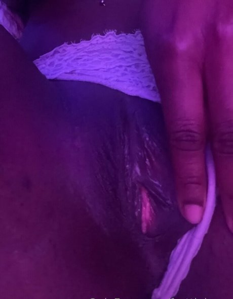 fruttieloom セックス女優 写真