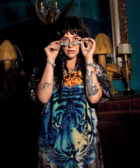 ぽっちゃり痴女OnlyFans セクシー裸 画像