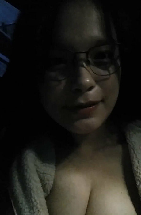 lucy830208 ポルノスター 高品質 写真