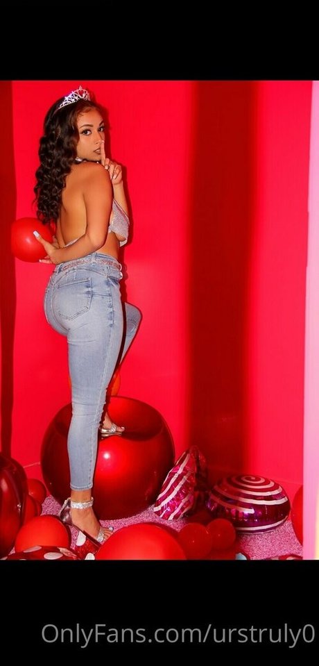 urstruly ali スター ヌード 写真