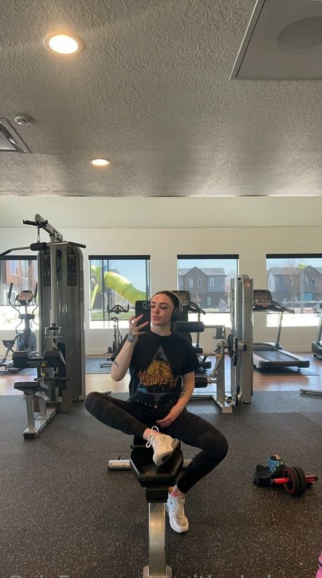 caitlynbabyxx エロティックモデル 写真