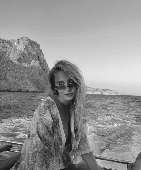 Omer Nudelman ヌード女優 ギャラリー