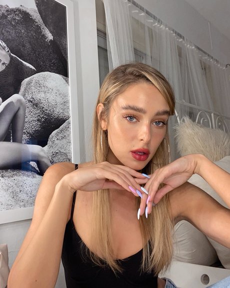 Omer Nudelman エロティック女優 画像