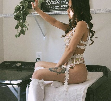 Miullien 美しいポルノスター 写真