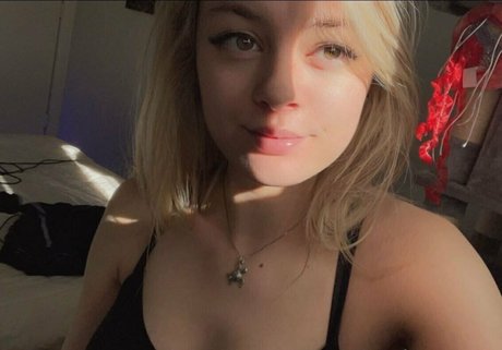 コメディアンのOnlyFans ホットヌード 画像