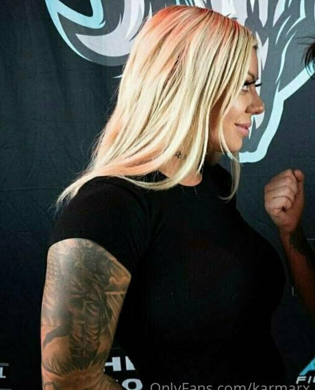 最もホットなOnlyFans アートヌード 写真