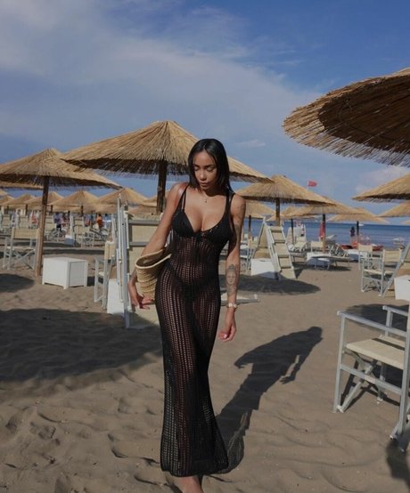 Paola Henriquez ホットなポルノスター ギャラリー