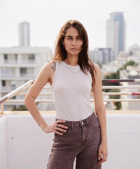 Emma Goldberg スター 裸 写真