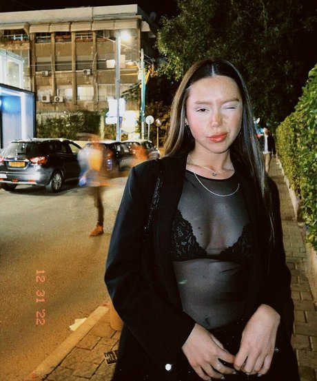 Emma Roob ポルノスター アート 画像