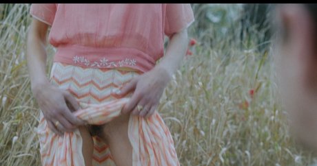 Emma Corrin 無料のポルノスター ギャラリー