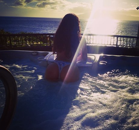 Jessie Rogers 裸の女優 写真