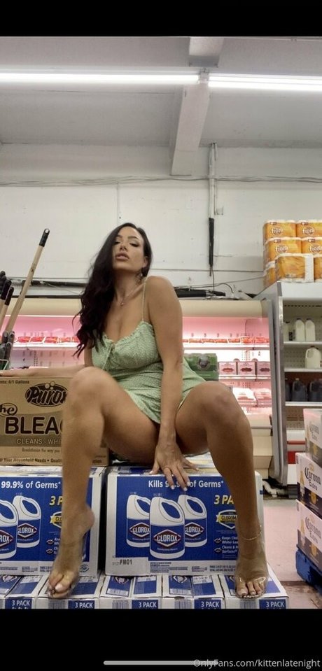 kittenlatenight かわいいポルノスター 画像