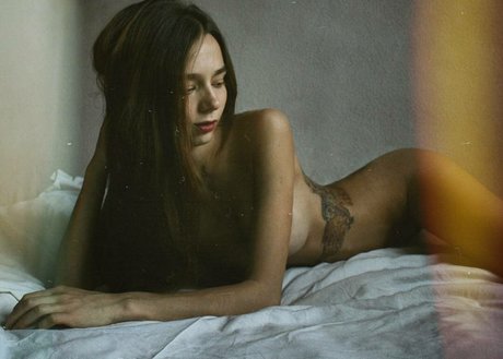 Irina Adelina アートスター 写真