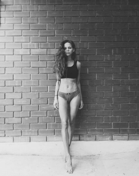 Irina Adelina ホット女優 写真