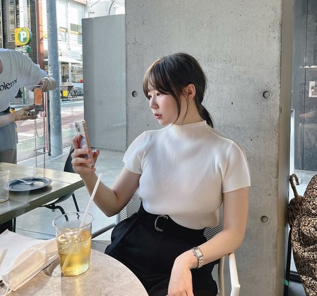 Myu A 裸のスター 写真