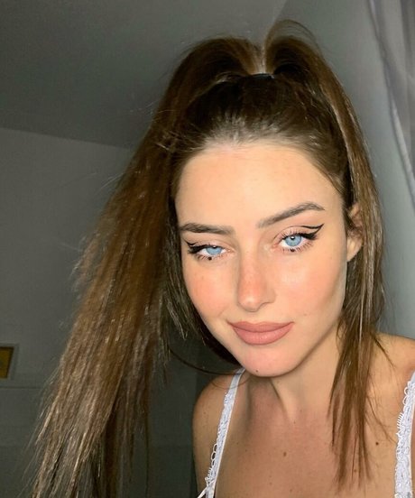 黒のランジェリーOnlyFans セクシーヌード 画像