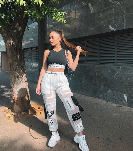 Effy Palarya エロティックなスター 画像