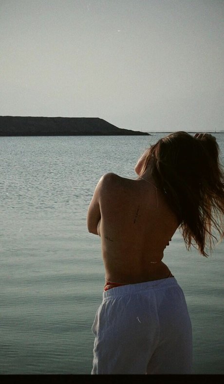 Effy Palarya エロティックモデル ギャラリー