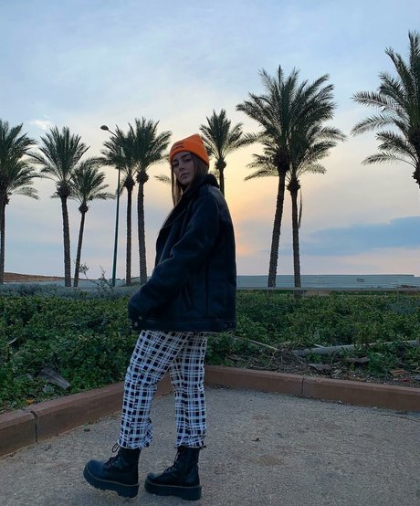 Effy Palarya 裸のモデル 画像