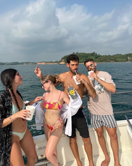 金髪の小柄なOnlyFans パーフェクト 画像