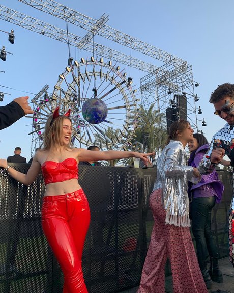 熟女ディルドOnlyFans セクシー 画像