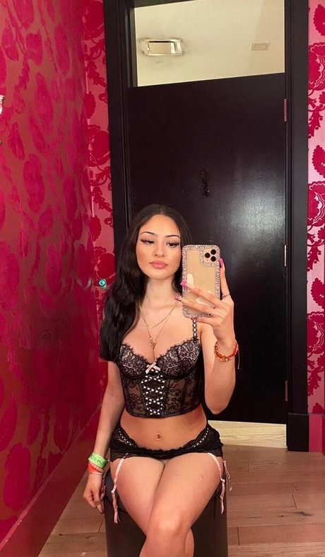 katiiebaeb 高品質モデル 写真