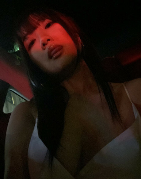 Aria Saki ポルノスター 裸 写真