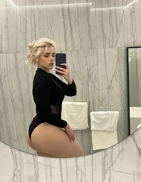 Sveta Sollar ヌード女優 画像