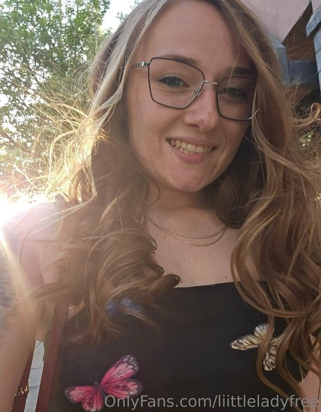 liittleladyfree セクシーモデル 写真