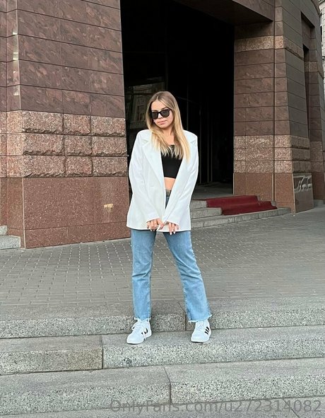 lucky ashley かわいいモデル 画像