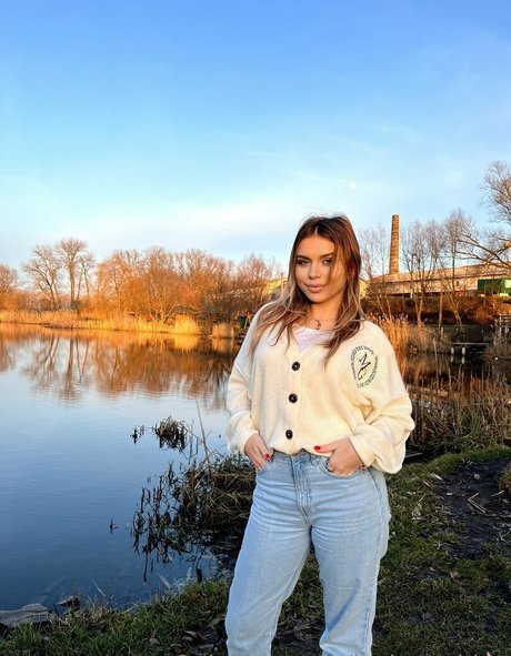 lucky ashley エロティックなモデル 写真