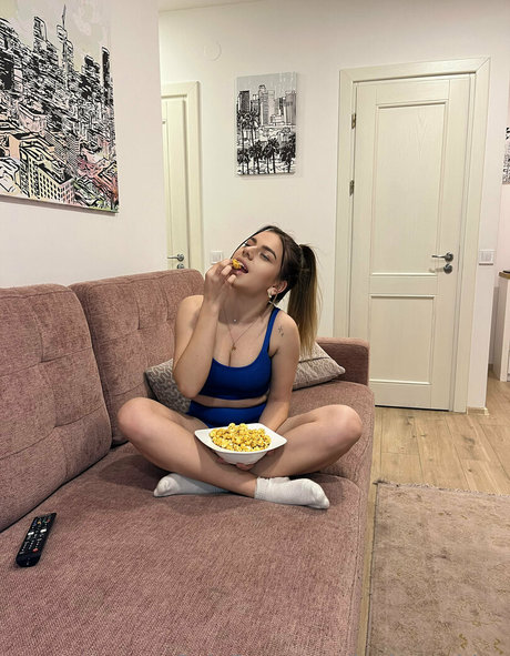 金髪の小柄なOnlyFans アートxxx アーカイブ