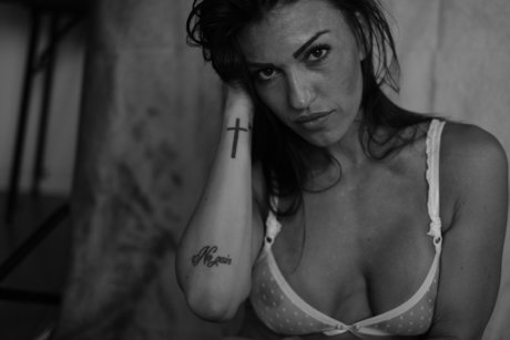 Sara Prazzoli 完璧なスター アーカイブ