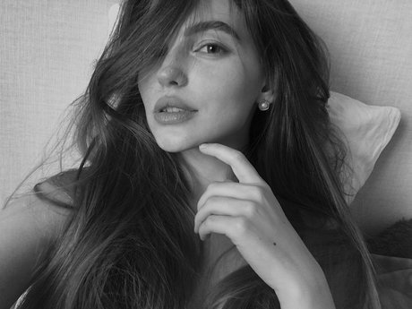 Sasha from Russia かわいいモデル 写真