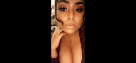 Chrii tal ポルノモデル 画像