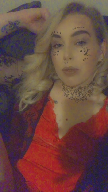 Gee Gorton セクシーなポルノスター ギャラリー