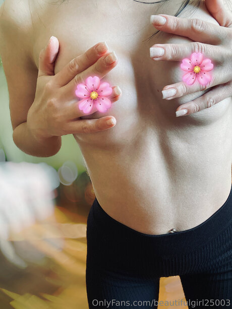 Beautifulgirl25003 ポルノモデル 画像