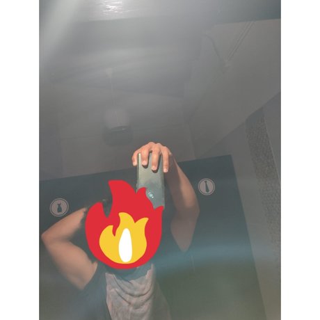 Yepeto25 かわいいポルノスター 写真