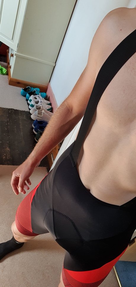 痩せた金髪の熟女OnlyFans セクシーヌード 画像