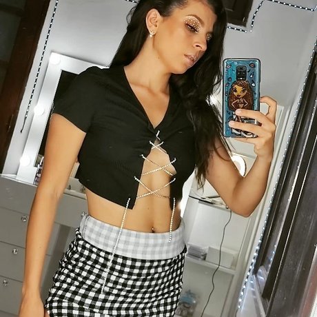 Yuvinka Algara az セクシーなスター アーカイブ