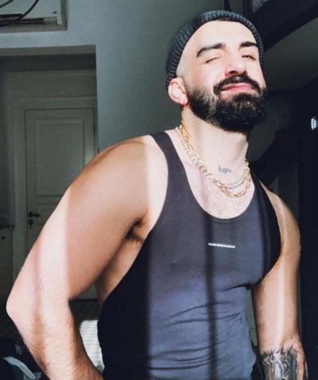 Rawandchili ポルノモデル 画像