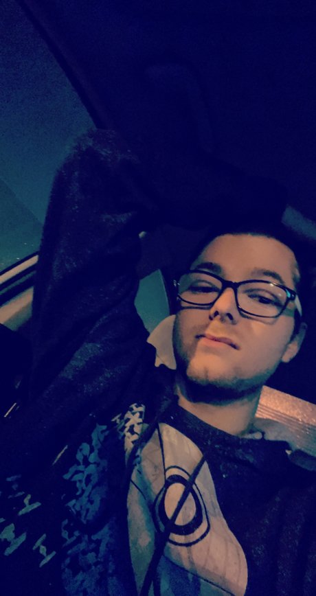 Tyler Thomas 女優 画像