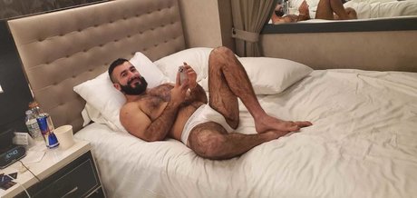 HotHairyGuy 裸モデル 画像