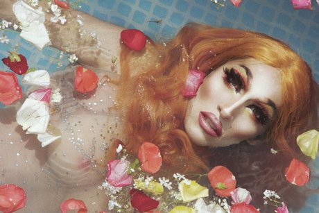 PANIC エロティックなモデル 写真