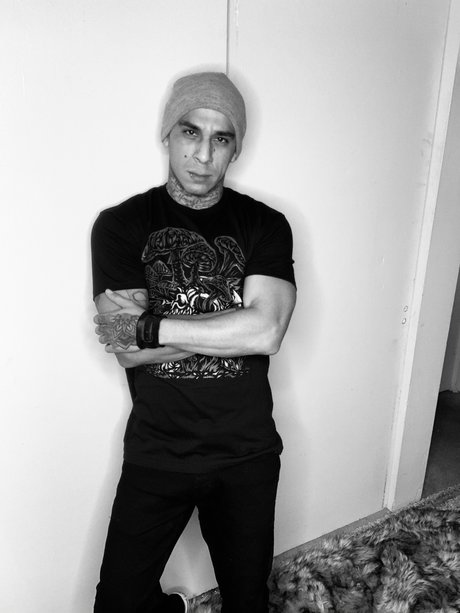 Findom P R I C K HDモデル 写真