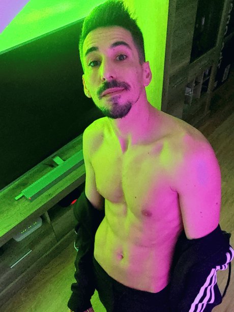 毛深い妊婦OnlyFans エロチック 画像