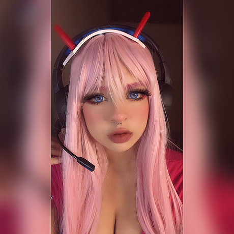 Sofie cgc ヌード女優 写真