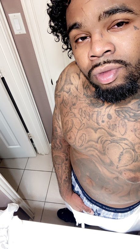 裸のトゥインクOnlyFans HD 写真